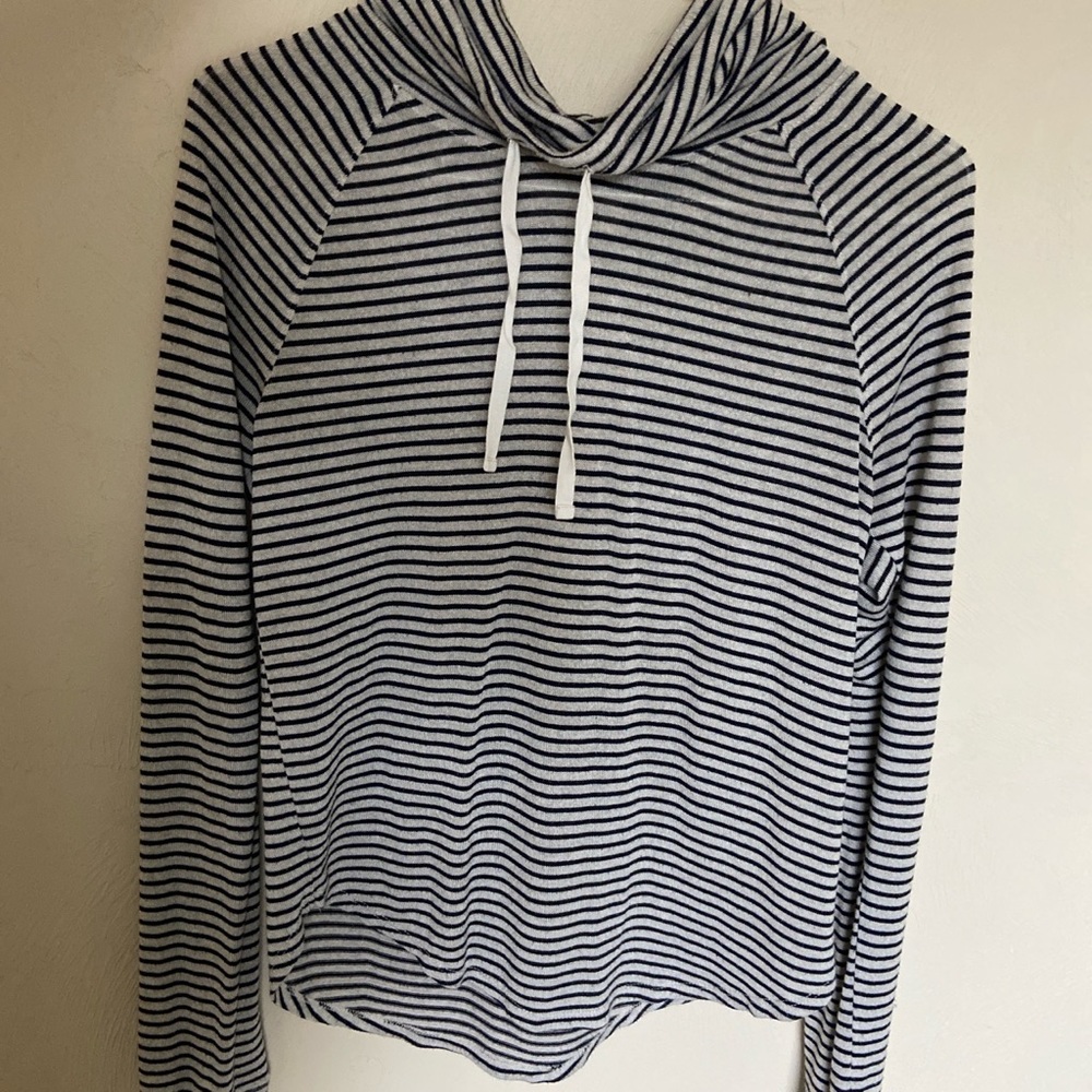 Hollister long sleeve size XS